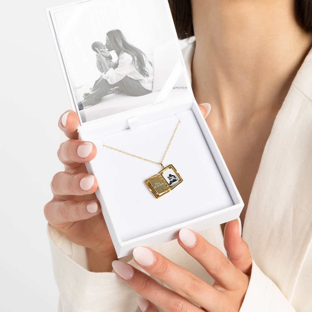 Etch Story Photo Locket Necklace